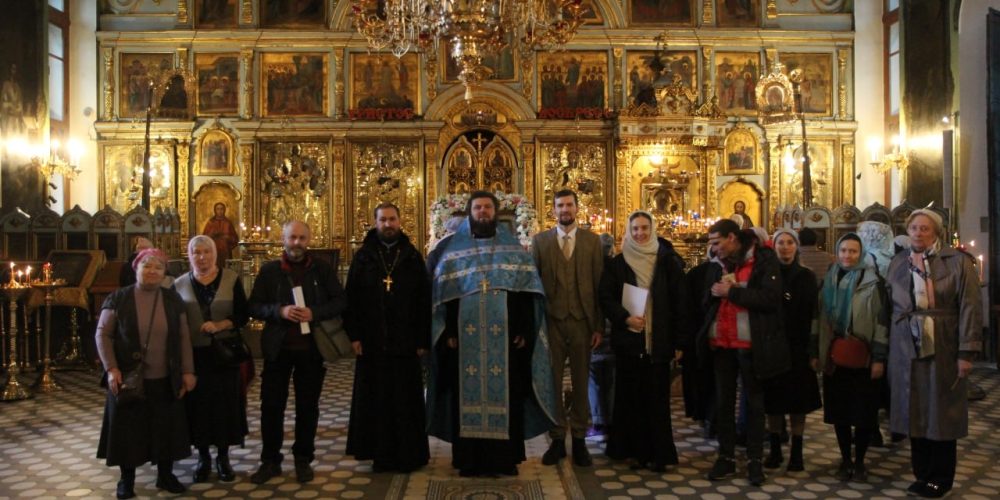 В день праздника Покрова Пресвятой Богородицы в храме Тихвинской иконы Божией Матери в Алексеевском состоялись молебен и миссионерская акция