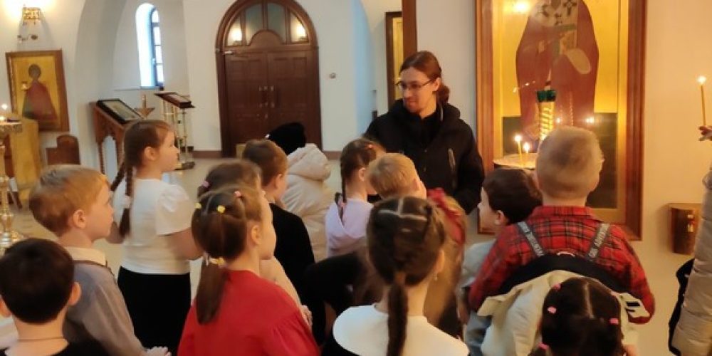 Первоклассники школы №1554 посетили с экскурсией храм иконы Божией Матери «Неопалимая Купина» в Отрадном