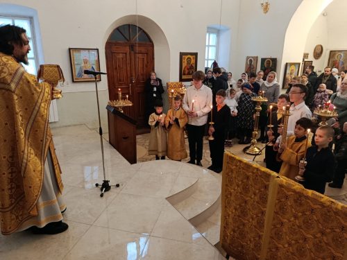 Воспитанники воскресной школы храма преподобного Сергия Радонежского в Бибиреве приняли участие в «детской» Литургии
