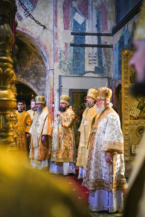 Митрополит Арсений сослужил за Литургией Святейшему Патриарху Кириллу в Успенском соборе Московского Кремля в праздник Собора Пресвятой Богородицы