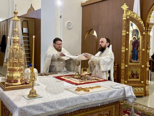 Митрополит Арсений совершил Божественную литургию в храме Успения Пресвятой Богородицы в Останкине