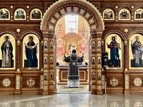 В среду шестой седмицы Великого поста митрополит Арсений совершил Литургию Преждеосвященных Даров в храме Успения Пресвятой Богородицы в Останкине