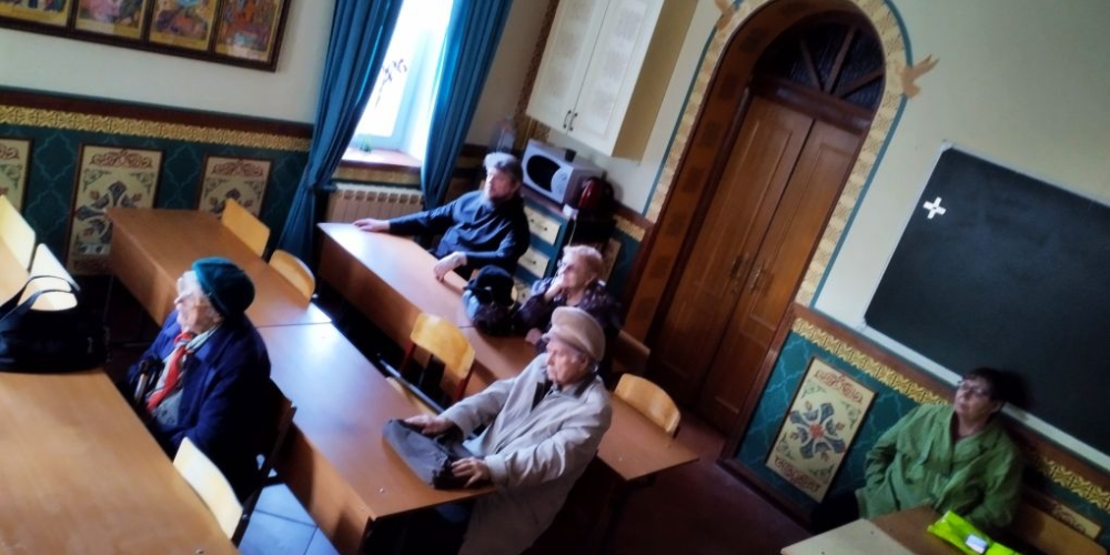 В рамках программы «Московское долголетие» при храме святых мучеников Адриана и Наталии в Бабушкине прошла очередная встреча членов Киноклуба