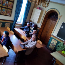 В рамках программы «Московское долголетие» при храме святых мучеников Адриана и Наталии в Бабушкине прошла очередная встреча членов Киноклуба