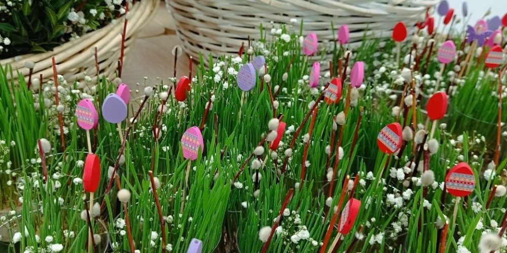 Воспитанники воскресной школы храма Успения Пресвятой Богородицы в Останкине создали пасхальный декор