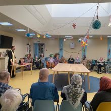 Сотрудники приходского миссионерского отдела храма преподобного Сергия Радонежского в Бибиреве посетили пансионат для пожилых людей «Опека»