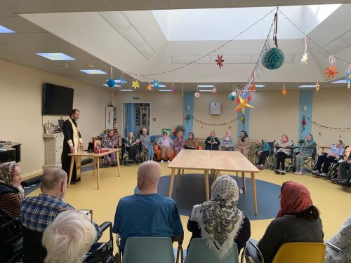 Сотрудники приходского миссионерского отдела храма преподобного Сергия Радонежского в Бибиреве посетили пансионат для пожилых людей «Опека»