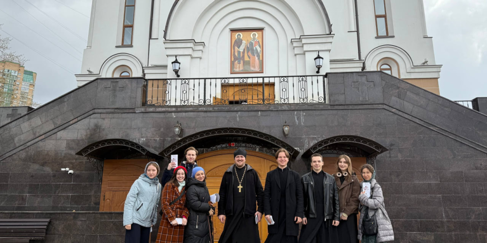 Молодежь храма святых равноапостольных Мефодия и Кирилла в Ростокине организовала очередную уличную акцию с раздачей миссионерских листовок