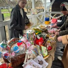 В храме иконы Божией Матери «Отрада и Утешение» в Ярославском прошла благотворительная пасхальная ярмарка