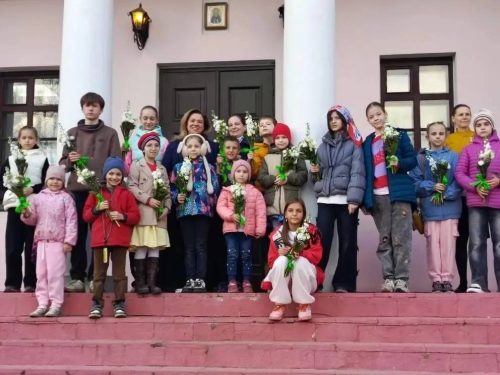 В воскресной школе храма Живоначальной Троицы в Останкино прошел флористический мастер-класс «Букетик к Вербному воскресенью»