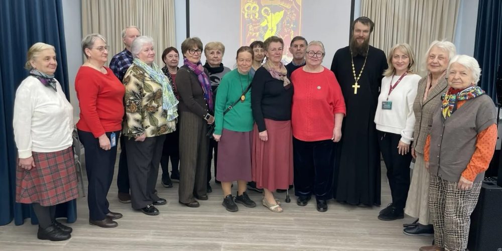 И.о. настоятеля храма святой равноапостольной великой княгини Ольги в Останкине провел встречу для участников программы «Московское долголетие»