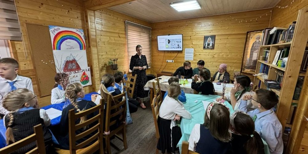 Воспитанники воскресной школы храма иконы Божией Матери «Отрада и Утешение» в Ярославском приняли участие в викторине «Своя игра. Ковчег спасения»