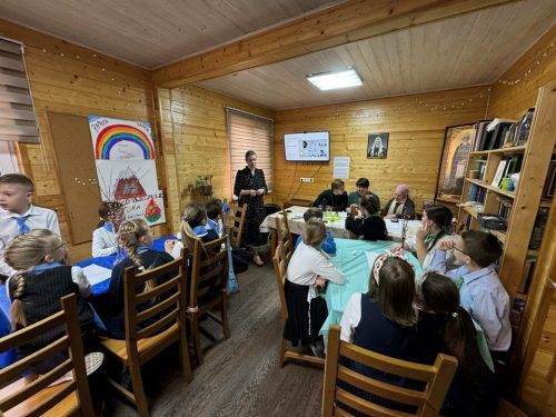 Воспитанники воскресной школы храма иконы Божией Матери «Отрада и Утешение» в Ярославском приняли участие в викторине «Своя игра. Ковчег спасения»