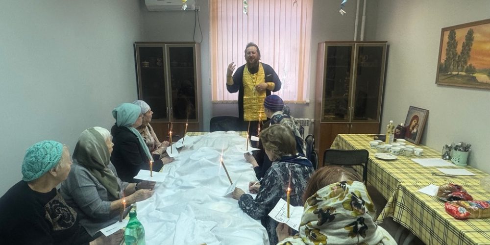 Клирик храма иконы Божией Матери «Нечаянная Радость» в Марьиной Роще совершил в районной организации инвалидов «Марфино» Таинства Исповеди, Причастия и Соборования для людей, не имеющих возможности посещать храм