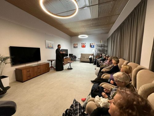 Клирик храма иконы Божией Матери «Нечаянная Радость» в Марьиной Роще провёл лекцию для участников проекта «Московское долголетие»