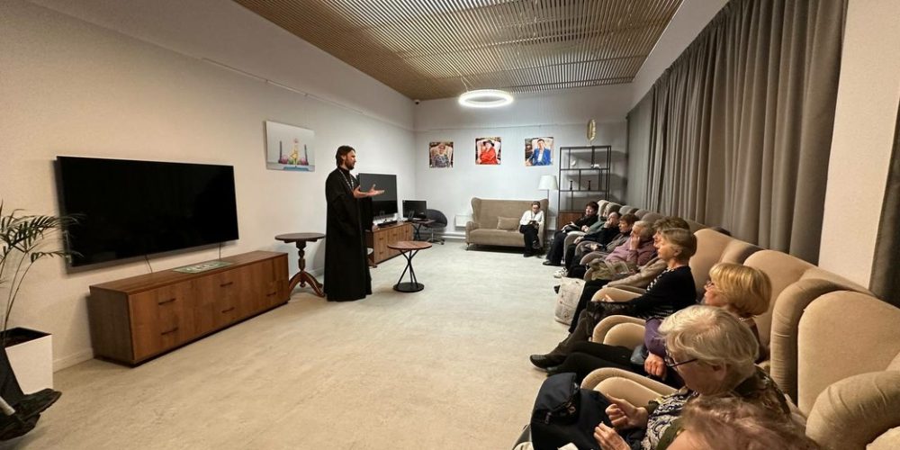 Клирик храма иконы Божией Матери «Нечаянная Радость» в Марьиной Роще провёл лекцию для участников проекта «Московское долголетие»