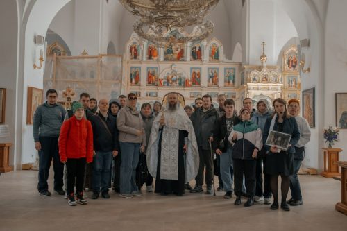 Храм Живоначальной Троицы при бывшем приюте Бахрушиных посетили молодые ребята из Центра творческого развития и социальной адаптации людей с инвалидностью «Инватриса»