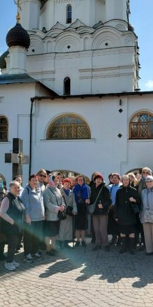 Храм Покрова Пресвятой Богородицы в Медведкове в дни Страстной седмицы провел для участников программы «Московское долголетие» серию занятий, посвященных Пасхе Христовой