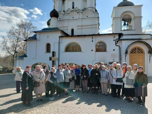 Храм Покрова Пресвятой Богородицы в Медведкове в дни Страстной седмицы провел для участников программы «Московское долголетие» серию занятий, посвященных Пасхе Христовой