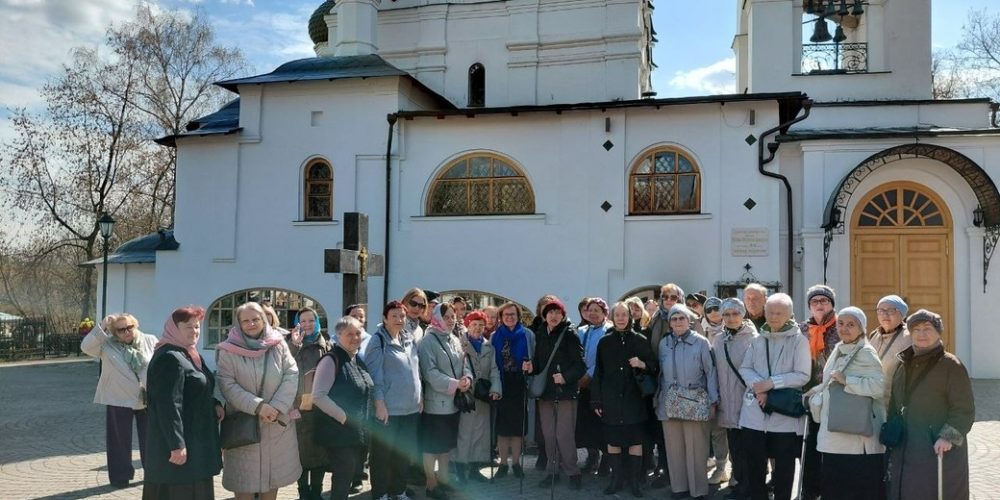 Храм Покрова Пресвятой Богородицы в Медведкове в дни Страстной седмицы провел для участников программы «Московское долголетие» серию занятий, посвященных Пасхе Христовой
