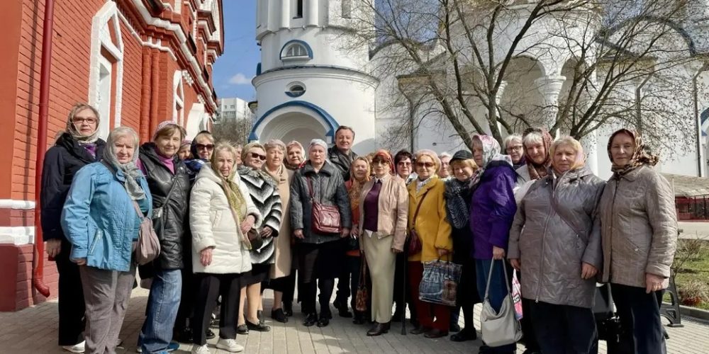 На территории храма преподобного Сергия Радонежского в Бибиреве состоялась миссионерская экскурсия для группы общественных советников одноименного района