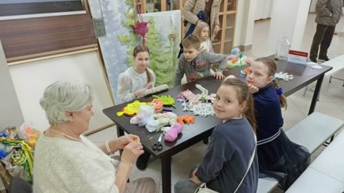 В храме святых равноапостольных Мефодия и Кирилла в Ростокине прошли детские мастер-классы накануне Пасхи Христовой