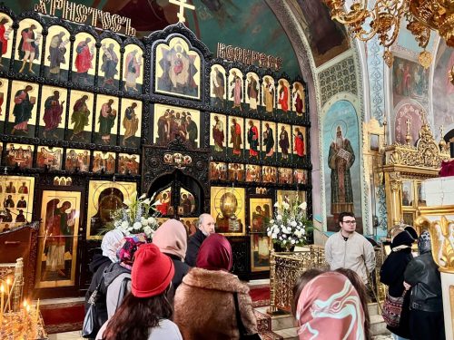 Клирик храма святых мучеников Адриана и Наталии в Бабушкине провёл экскурсии по храму для студентов института Славянской культуры