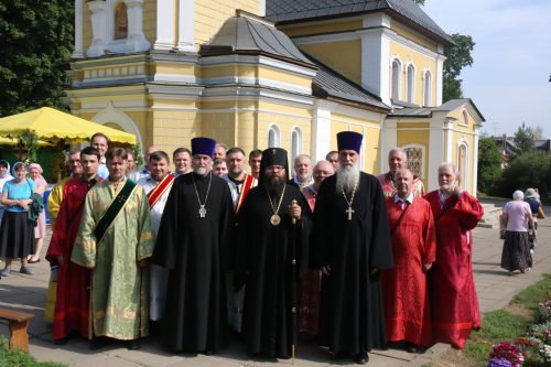 Престольный праздник в храме Успения Божией Матери в Архангельском-Тюрикове