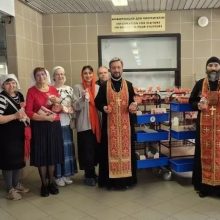Клирики храмов викариатства посетили Госпиталь для ветеранов войн №3 с Пасхальным поздравлением