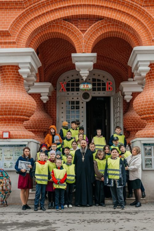На Светлой седмице храм Живоначальной Троицы при бывшем приюте Бахрушиных посетили учащиеся школы № 1503