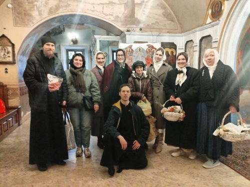 Пасхальное миссионерское дежурство в храме Положения Ризы Пресвятой Богородицы во Влахерне, в Леонове