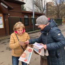 Миссионеры храма Покрова Пресвятой Богородицы в Медведкове провели акцию у метро Отрадное