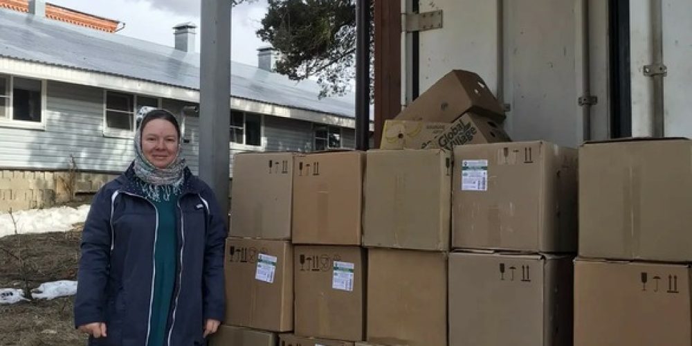 Храм преподобного Серафима Саровского в Раеве регулярно оказывает помощь детям Свято-Алексиевской пустыни, расположенной в Ярославской области