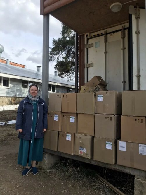 Храм преподобного Серафима Саровского в Раеве регулярно оказывает помощь детям Свято-Алексиевской пустыни, расположенной в Ярославской области