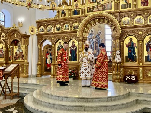 В день Радоницы митрополит Арсений совершил Божественную литургию в храме Успения Пресвятой Богородицы в Останкине