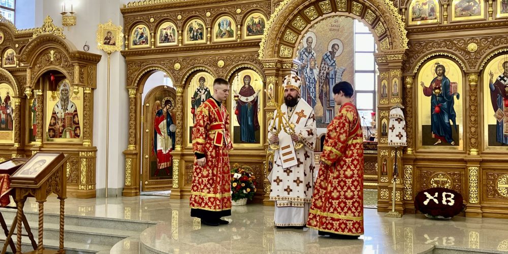 В день Радоницы митрополит Арсений совершил Божественную литургию в храме Успения Пресвятой Богородицы в Останкине