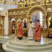 В день Радоницы митрополит Арсений совершил Божественную литургию в храме Успения Пресвятой Богородицы в Останкине