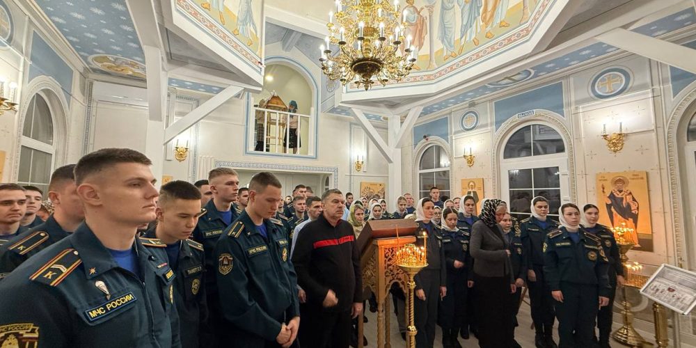 Возобновилось совершение регулярных богослужений в храме великомученика Георгия Победоносца при Академии ГПС МЧС России
