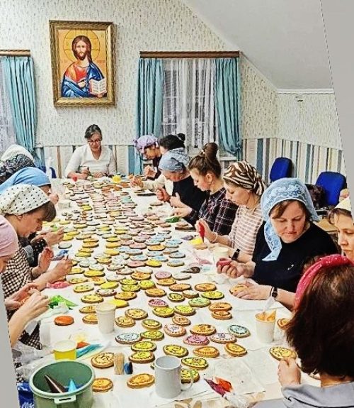 В храме святых мучеников Адриана и Наталии в Бабушкине сложилась многолетняя традиция пряничного дела