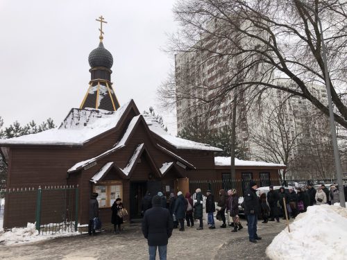 Уличную миссию накануне Богоявления провели миссионеры храма Покрова Пресвятой Богородицы в Медведкове