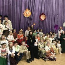 Детская театральная студия храма преподобного Серафима Саровского в Раеве представила спектакль «Аленький цветочек»