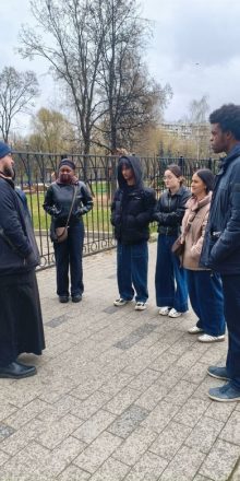 В храме иконы Божией Матери «Неопалимая Купина» в Отрадном состоялась пасхальная экскурсия для иностранных студентов