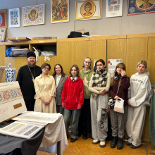 Клирик храма иконы Божией Матери «Нечаянная Радость» в Марьиной Роще поздравил с Праздником Святой Пасхи студентов и преподавателей колледжа дизайна и декоративного искусств имени С. Г. Строгонова