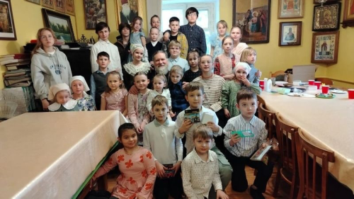 В воскресной школе «Виноградинка» при храме Владимирской иконы Божией Матери в Виноградове прошёл Пасхальный праздник