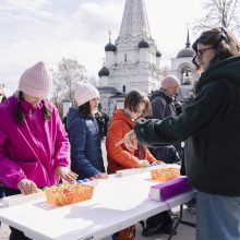 Экскурсии по храму, выступление юных гусляров, спектакль «Русалочка»: большой пасхальный праздник прошел в храме Покрова Пресвятой Богородицы в Медведкове