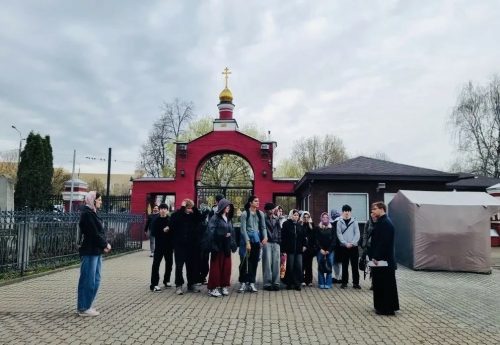 С экскурсией храм Тихвинской иконы Божией Матери в Алексеевском посетили студенты Медицинского колледжа №2