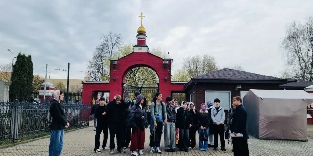 С экскурсией храм Тихвинской иконы Божией Матери в Алексеевском посетили студенты Медицинского колледжа №2