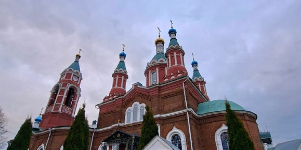 Духовенство и прихожане храма Покрова Пресвятой Богородицы в Медведкове приняли участие в ежегодном крестном ходе в Раменском районе МО