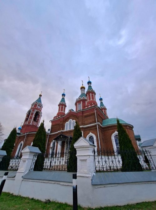 Духовенство и прихожане храма Покрова Пресвятой Богородицы в Медведкове приняли участие в ежегодном крестном ходе в Раменском районе МО