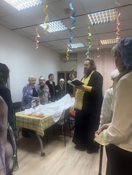 Клирик храма иконы Божией Матери «Нечаянная Радость» в Марьиной Роще посетил подопечных районной организации инвалидов «Марфино»